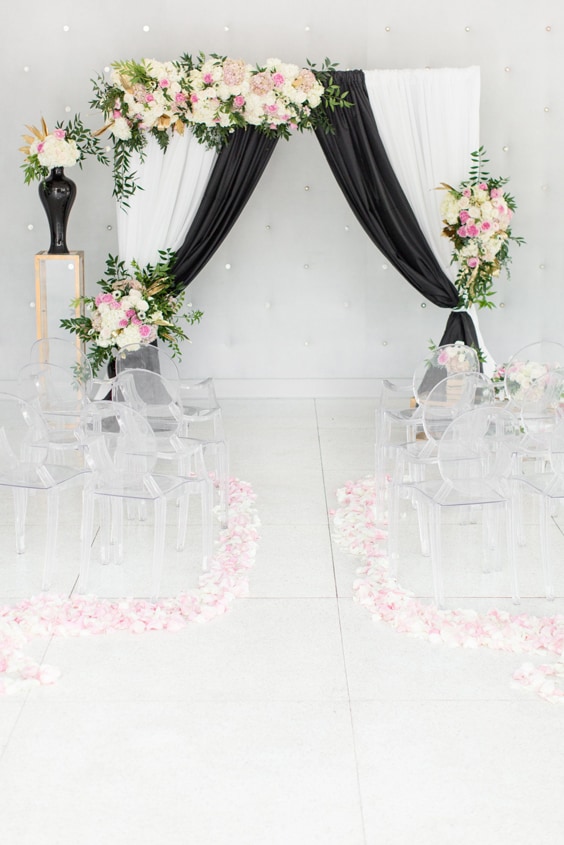 20 Amazing Ideas For a Breathtaking Black And White Wedding