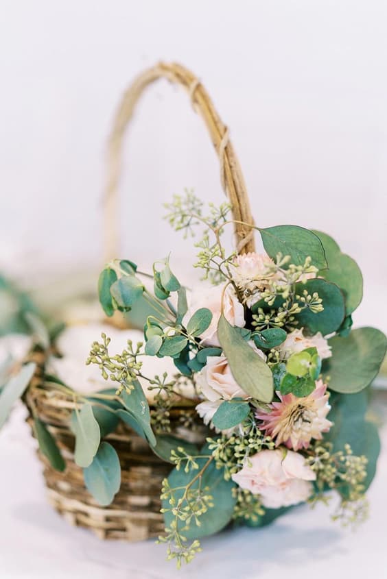 19 Fresh and Fun Ways to Decorate Your Flower Girl Baskets