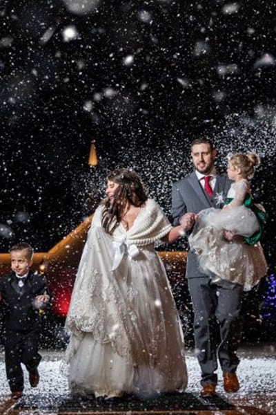 22 Gorgeous Winter Weddings to Sparkle Your Snow Day Dreams