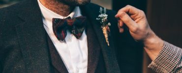 Do Guests Wear Buttonholes at Weddings