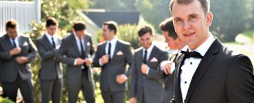 Wedding Usher vs. Groomsmen: What's the Difference?
