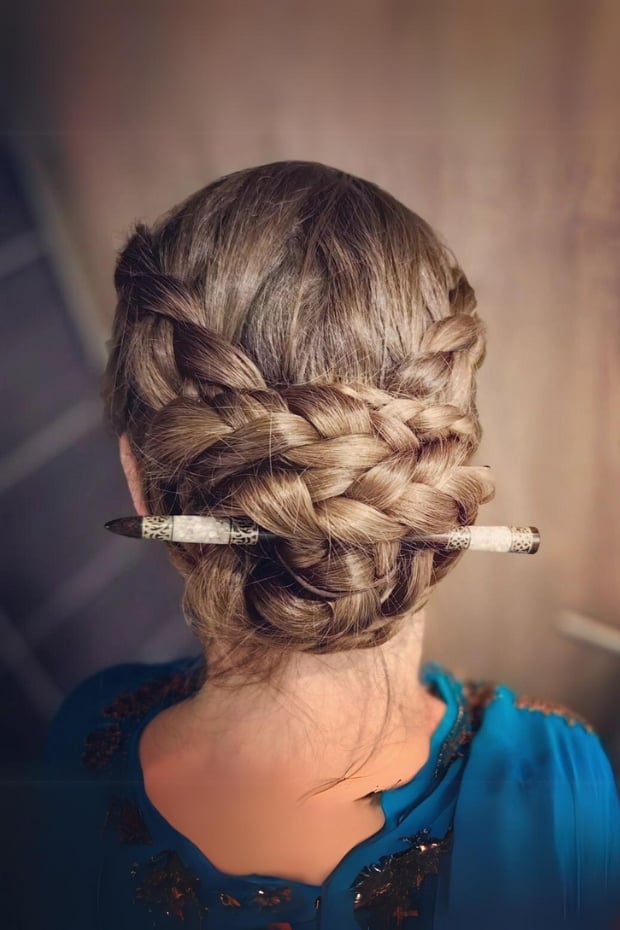 Get inspired with these 10 unique bridesmaid hairstyles that will make your ladies shine on your big day! From elegant updos to braided beauties, these hairstyles are sure to impress. #bridesmaidhair #weddinginspiration #hairstyleideas