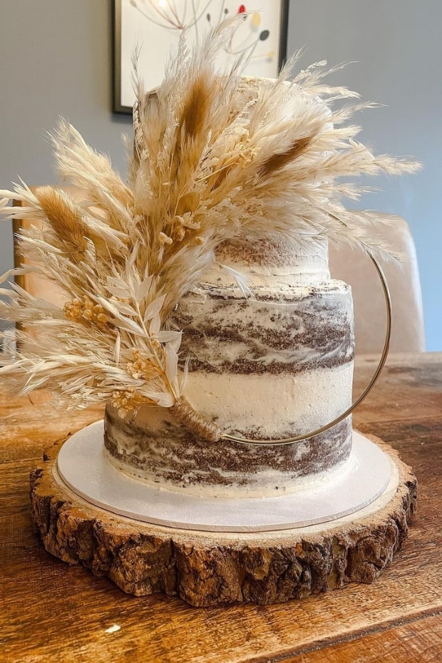 Looking for the perfect wedding cake flavor? Look no further than our top 8 wedding cake flavors! From classic vanilla to mouthwatering white chocolate, these delectable flavors are sure to delight your taste buds on your special day.