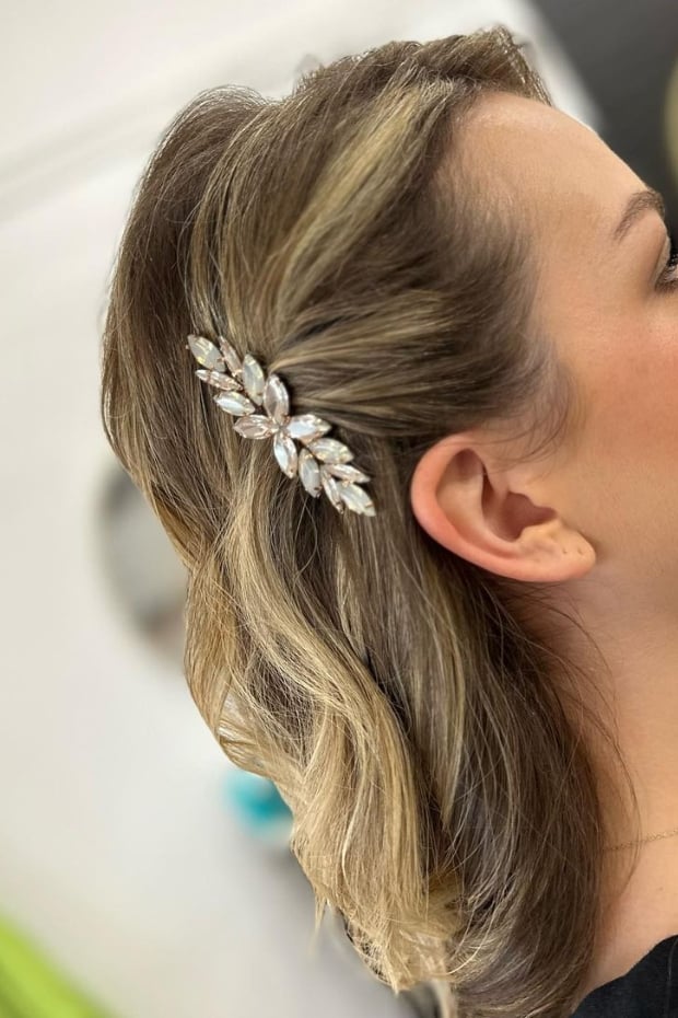 Looking for timeless bridesmaid hairstyles? Check out these 10 classic looks that will make your bridal party shine on your special day. From elegant updos to romantic curls, find your dream hairstyle! #BridesmaidHairstyles #weddinghairstyles #weddinginspiration