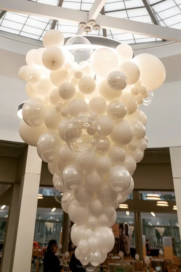 Stunning chandelier-like balloon decoration