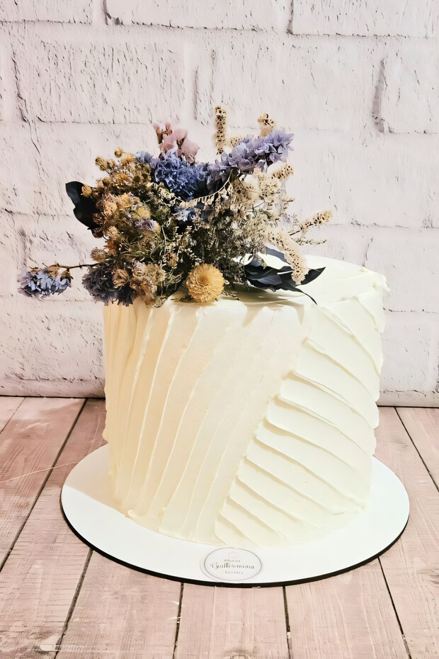 Earthy and muted color palettes for a cohesive look in rustic boho cakes