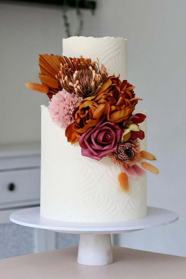 Cake flavors that complement floral decorations in boho cakes
