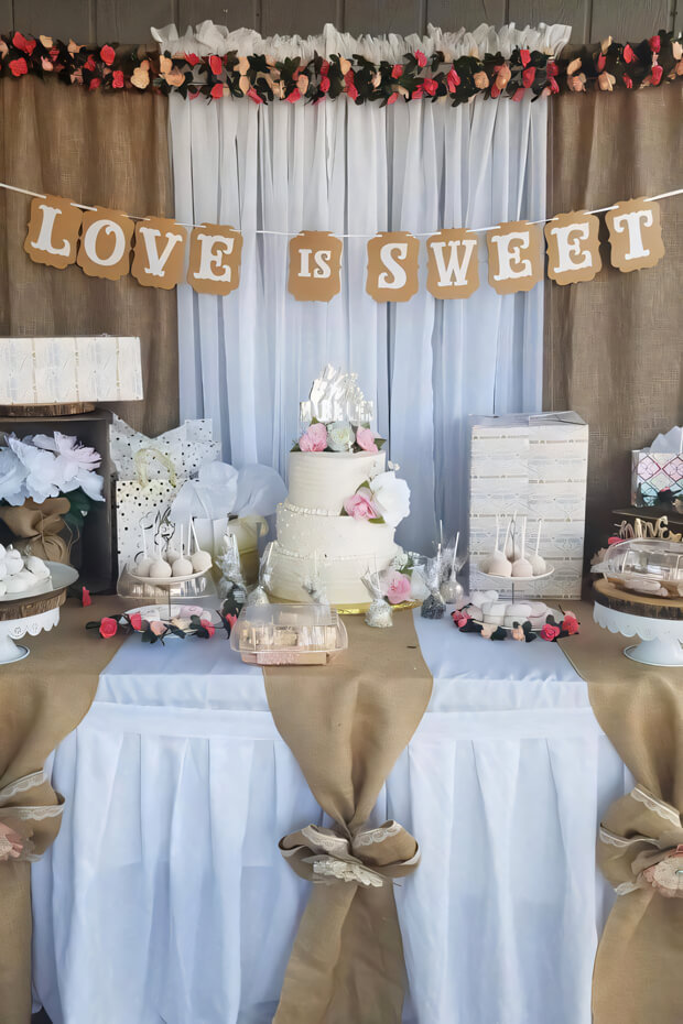Dessert table with burlap runners
