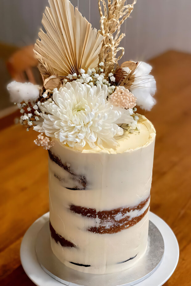 Naked boho cake showcasing simplicity with exposed layers