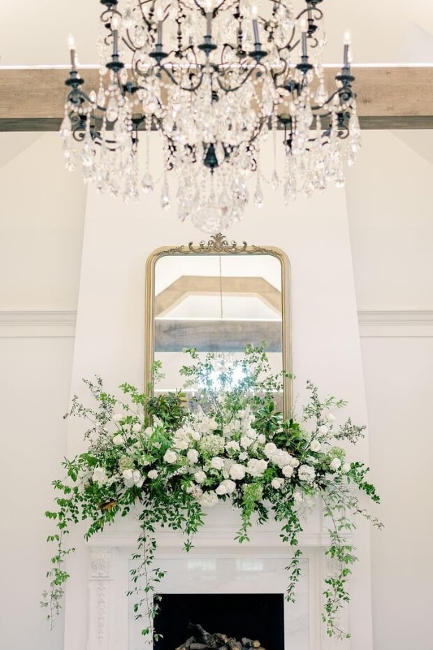 Elegant White Flowers and Candles Wedding Decor