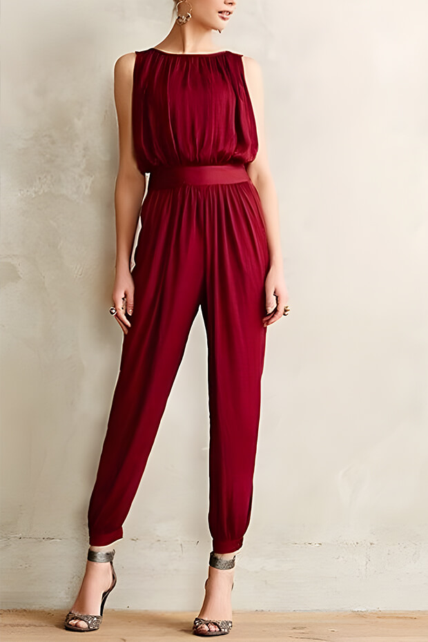 Stylish red pantsuit for a winter wedding