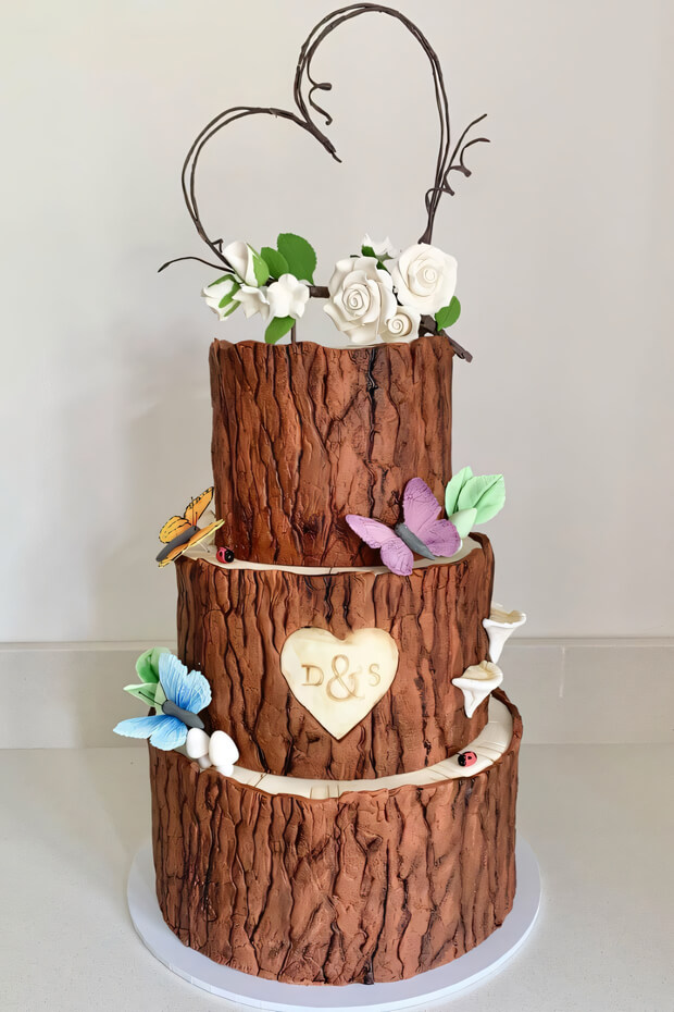 Wooden stump base with elegant cake design